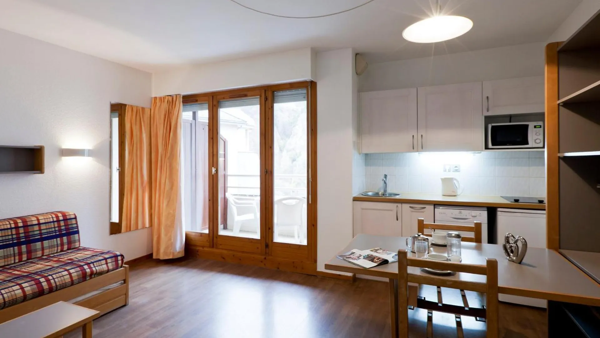 Studio 2 Pers, Centre-Ville, Pres Des Thermes, Balcon, Wifi, Telecabine A 200M, Parking Dispo - Fr-1-512-97 Brides-les-Bains