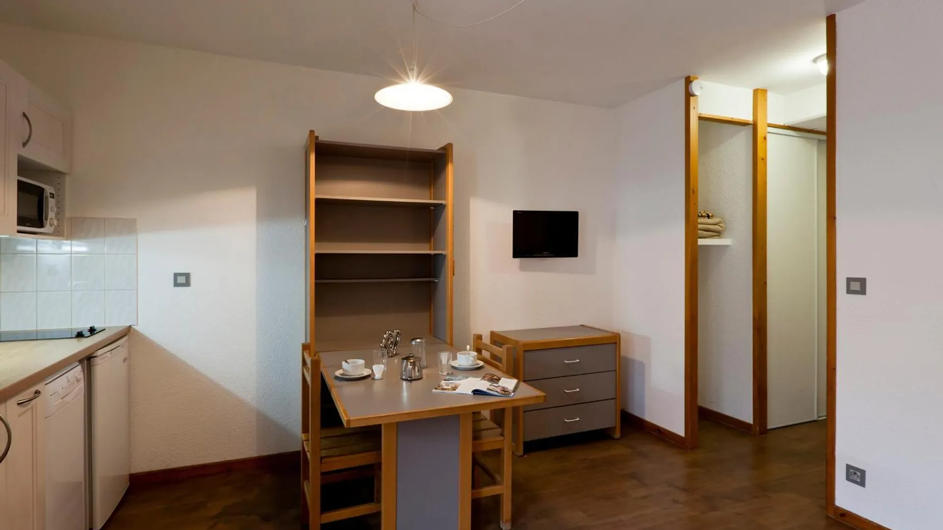 Apartment Studio 2 Pers, Centre-Ville, Pres Des Thermes, Balcon, Wifi, Telecabine A 200M, Parking Dispo - Fr-1-512-97 Brides-les-Bains